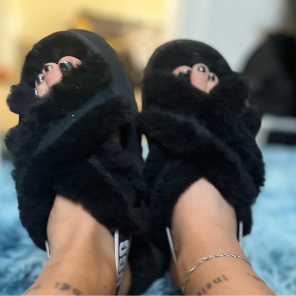 UGG slippers, size 8 - Picture 5 of 5